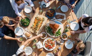 Reserva una mesa en un restaurante español – ven con amigos
